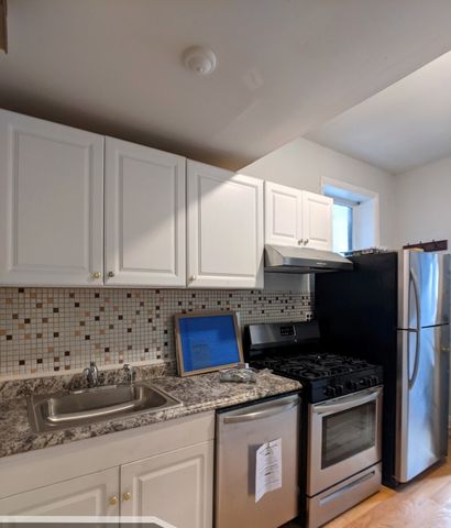 3544 N Halsted Street 1R, Chicago, IL 60657