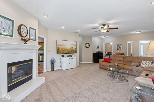 8091 Creek Way, Avon, IN 46123