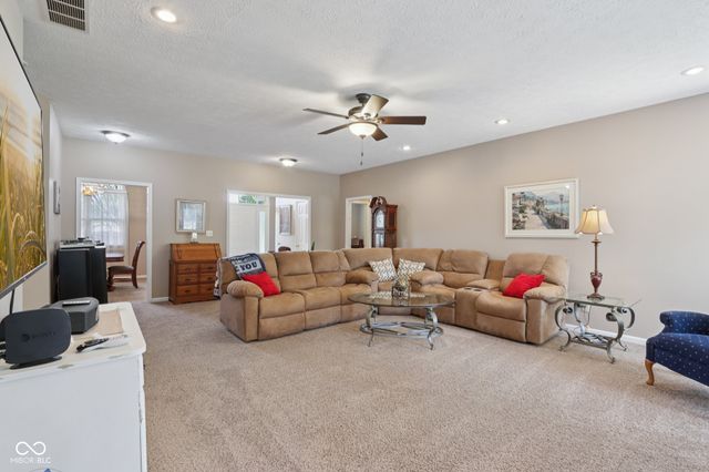 8091 Creek Way, Avon, IN 46123