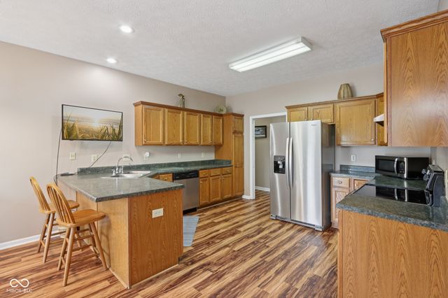 8091 Creek Way, Avon, IN 46123