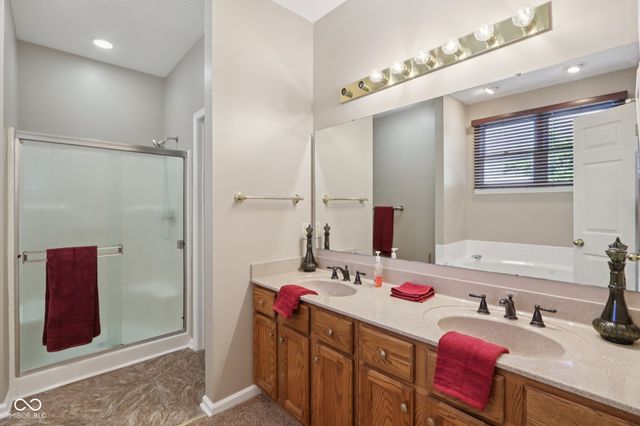 8091 Creek Way, Avon, IN 46123