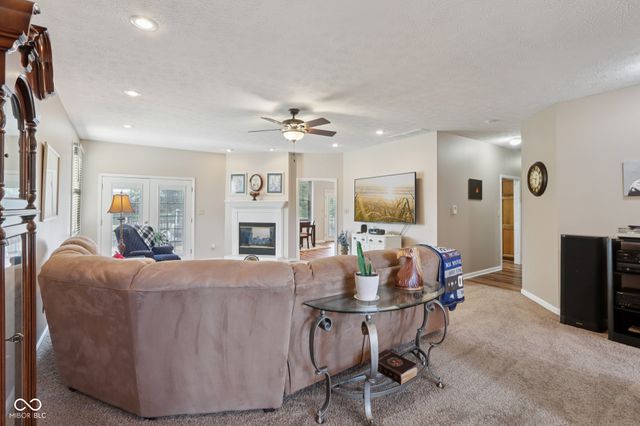 8091 Creek Way, Avon, IN 46123