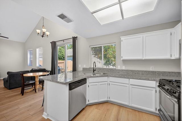 9425 Laguna Pointe Way, Elk Grove, CA 95758