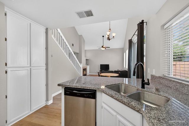 9425 Laguna Pointe Way, Elk Grove, CA 95758