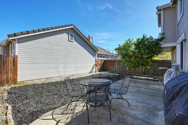 9425 Laguna Pointe Way, Elk Grove, CA 95758