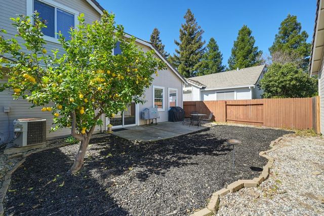 9425 Laguna Pointe Way, Elk Grove, CA 95758