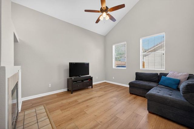 9425 Laguna Pointe Way, Elk Grove, CA 95758