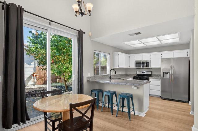 9425 Laguna Pointe Way, Elk Grove, CA 95758