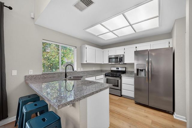 9425 Laguna Pointe Way, Elk Grove, CA 95758