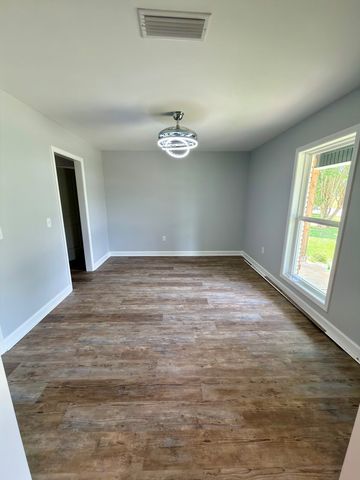 403 Randwick Rd., Dothan, AL 36301
