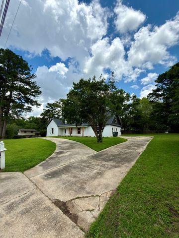 403 Randwick Rd., Dothan, AL 36301