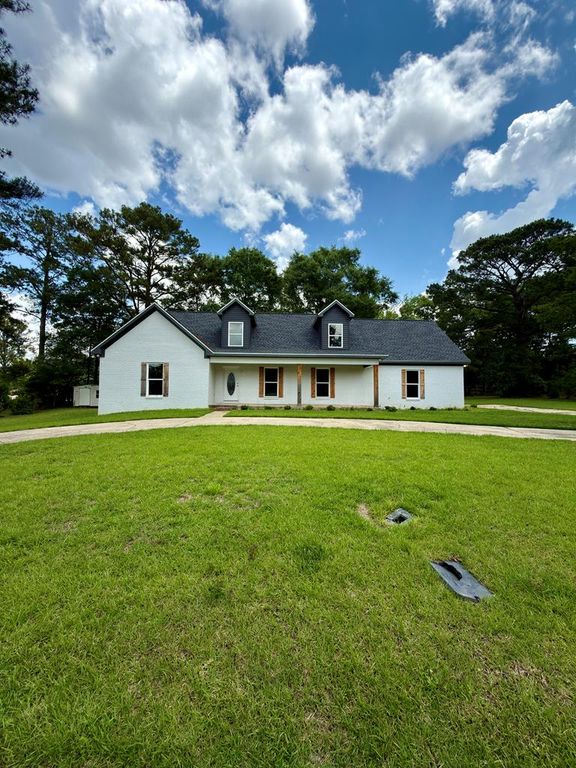 403 Randwick Rd., Dothan, AL 36301