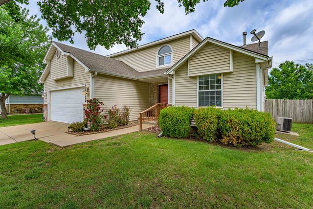 8914 E Cessna St, Wichita, KS 67210