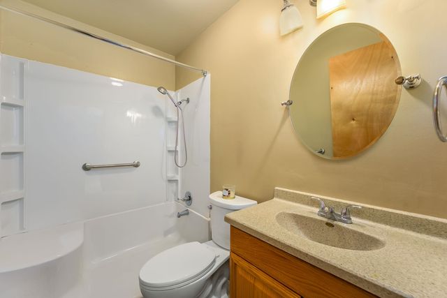 8914 E Cessna St, Wichita, KS 67210
