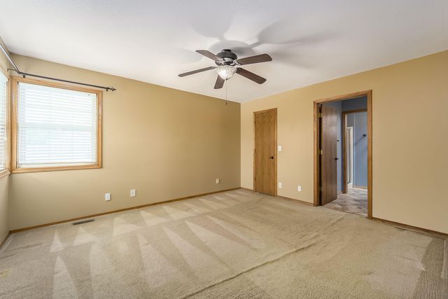 8914 E Cessna St, Wichita, KS 67210
