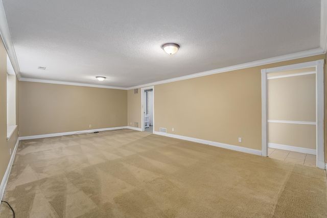 8914 E Cessna St, Wichita, KS 67210