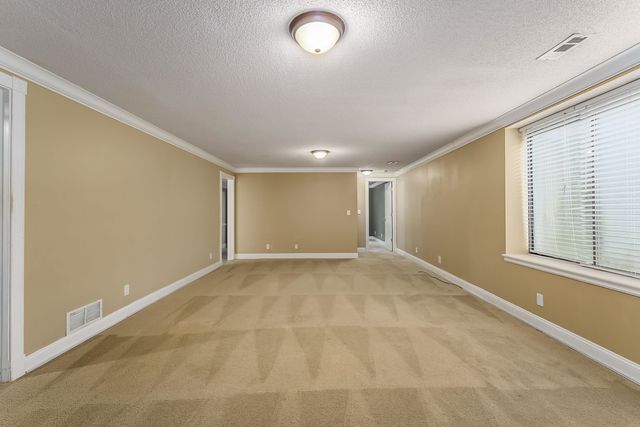 8914 E Cessna St, Wichita, KS 67210