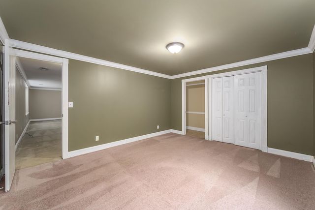 8914 E Cessna St, Wichita, KS 67210