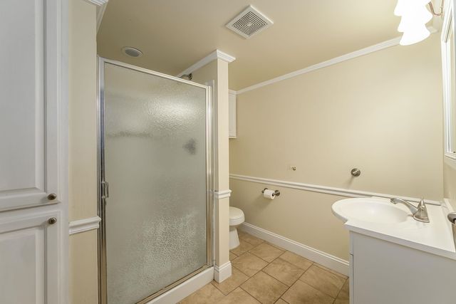 8914 E Cessna St, Wichita, KS 67210