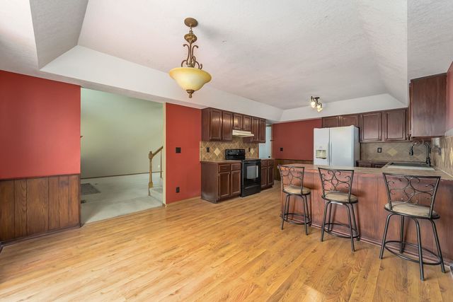 8914 E Cessna St, Wichita, KS 67210
