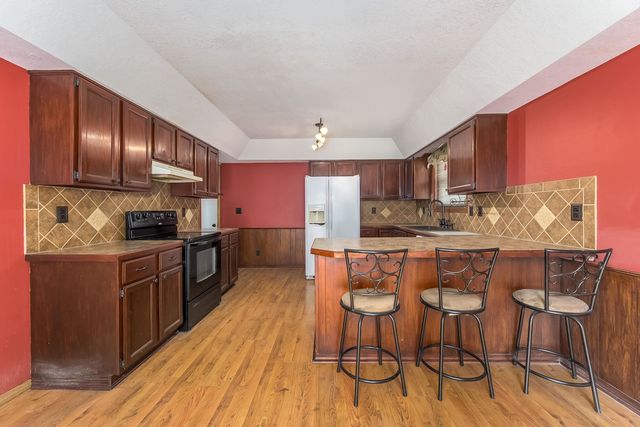 8914 E Cessna St, Wichita, KS 67210