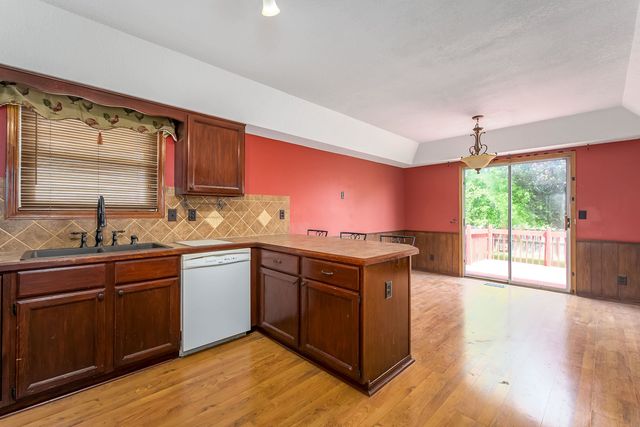 8914 E Cessna St, Wichita, KS 67210