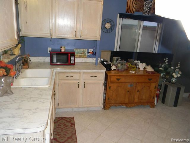 23311 Panama Avenue, Warren, MI 48091