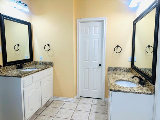 1410 Oxford Drive, Mansfield, TX 76063