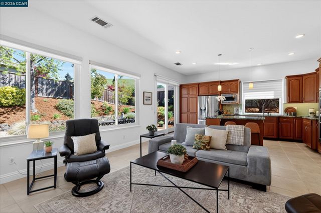 9005 Elk Dr, Clayton, CA 94517