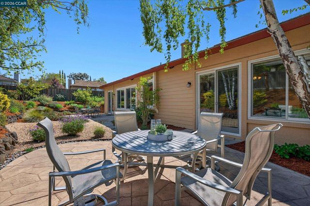 9005 Elk Dr, Clayton, CA 94517