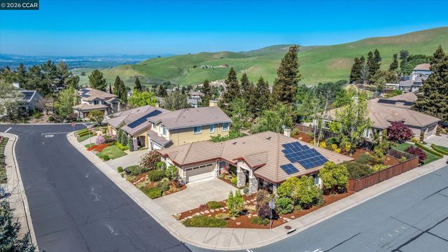 9005 Elk Dr, Clayton, CA 94517