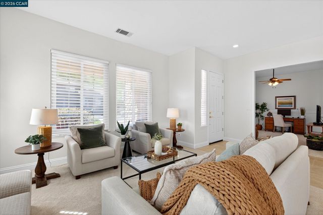 9005 Elk Dr, Clayton, CA 94517