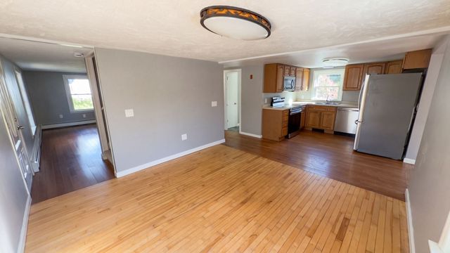 15 Linden St, Oxford, MA 01540