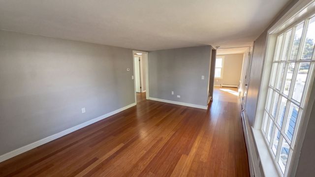 15 Linden St, Oxford, MA 01540