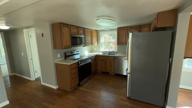 15 Linden St, Oxford, MA 01540