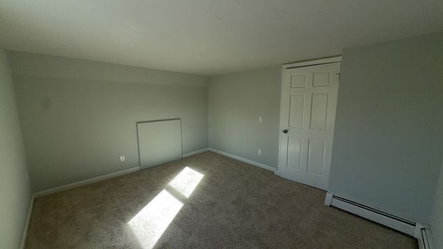 15 Linden St, Oxford, MA 01540