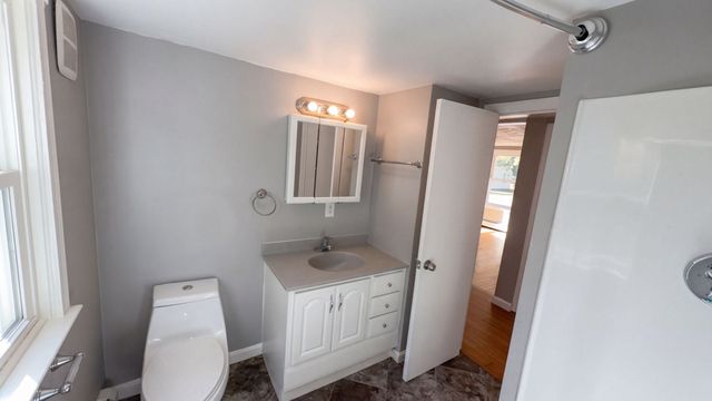 15 Linden St, Oxford, MA 01540