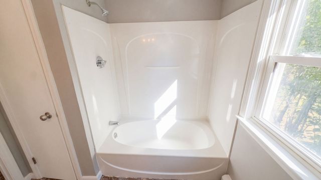 15 Linden St, Oxford, MA 01540