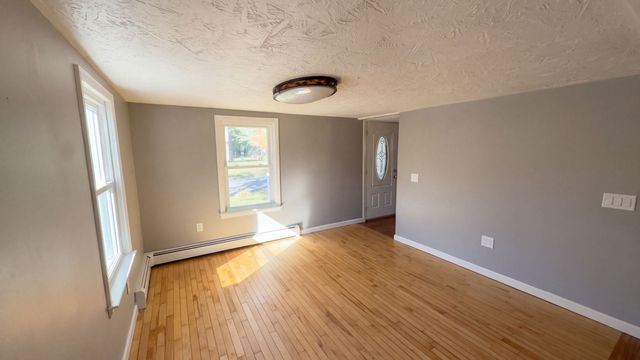 15 Linden St, Oxford, MA 01540