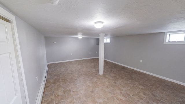 15 Linden St, Oxford, MA 01540