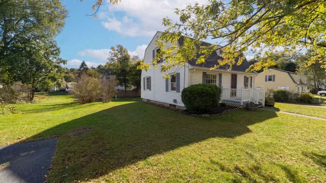 15 Linden St, Oxford, MA 01540