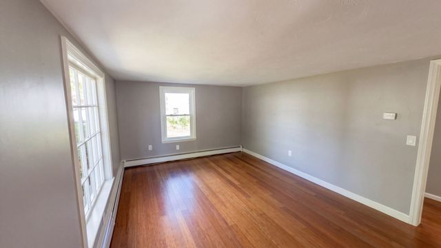 15 Linden St, Oxford, MA 01540