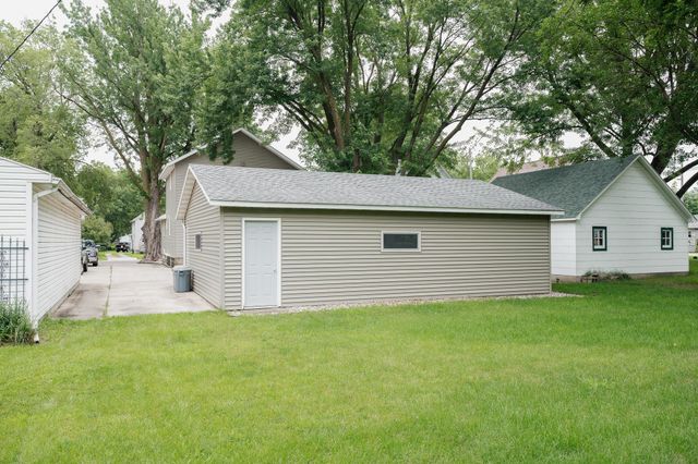 223 W 10th Street, Fairmont, MN 56031