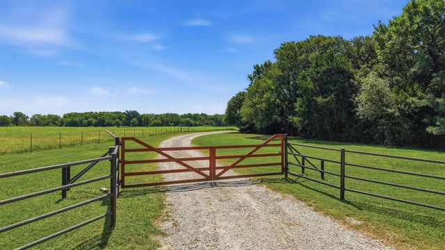 1226 County Road 243, Collinsville, TX 76233
