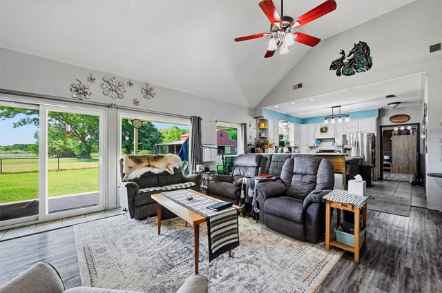 1226 County Road 243, Collinsville, TX 76233