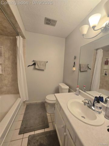 5251 Highland Road 214, Waterford Charter Township, MI 48327