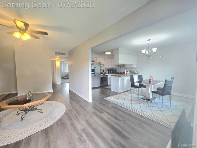 5251 Highland Road 214, Waterford Charter Township, MI 48327