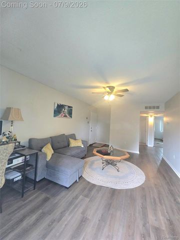5251 Highland Road 214, Waterford Charter Township, MI 48327