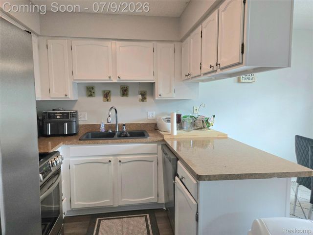 5251 Highland Road 214, Waterford Charter Township, MI 48327