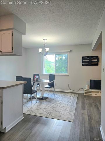 5251 Highland Road 214, Waterford Charter Township, MI 48327